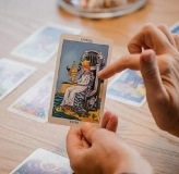 holding-tarrot-cards